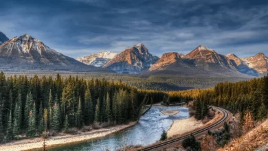Photo of Morant’s Curve: A Picturesque Railway Journey through the Canadian Rockies